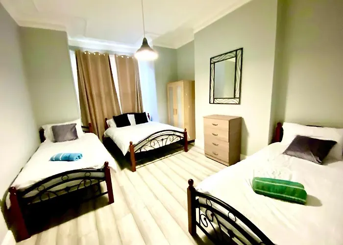 One Bedroom Ground Floor Flat In Central London